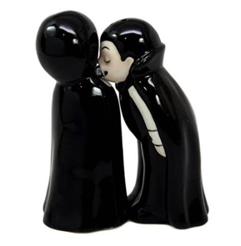 LOVE AT FIRST BITE Vampire Kiss Salt & Pepper Shaker Set