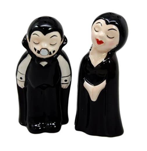 LOVE AT FIRST BITE Vampire Kiss Salt & Pepper Shaker Set